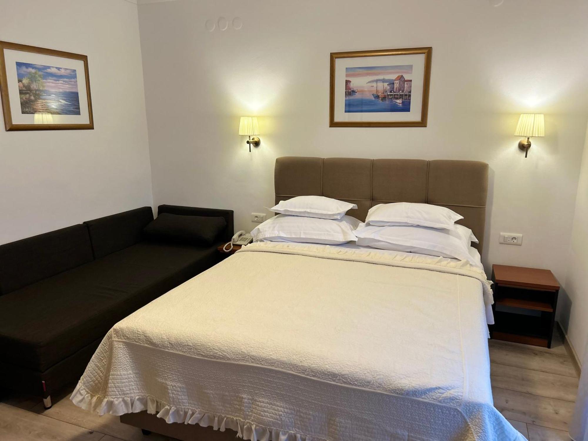 Hotel Tina Arbanija