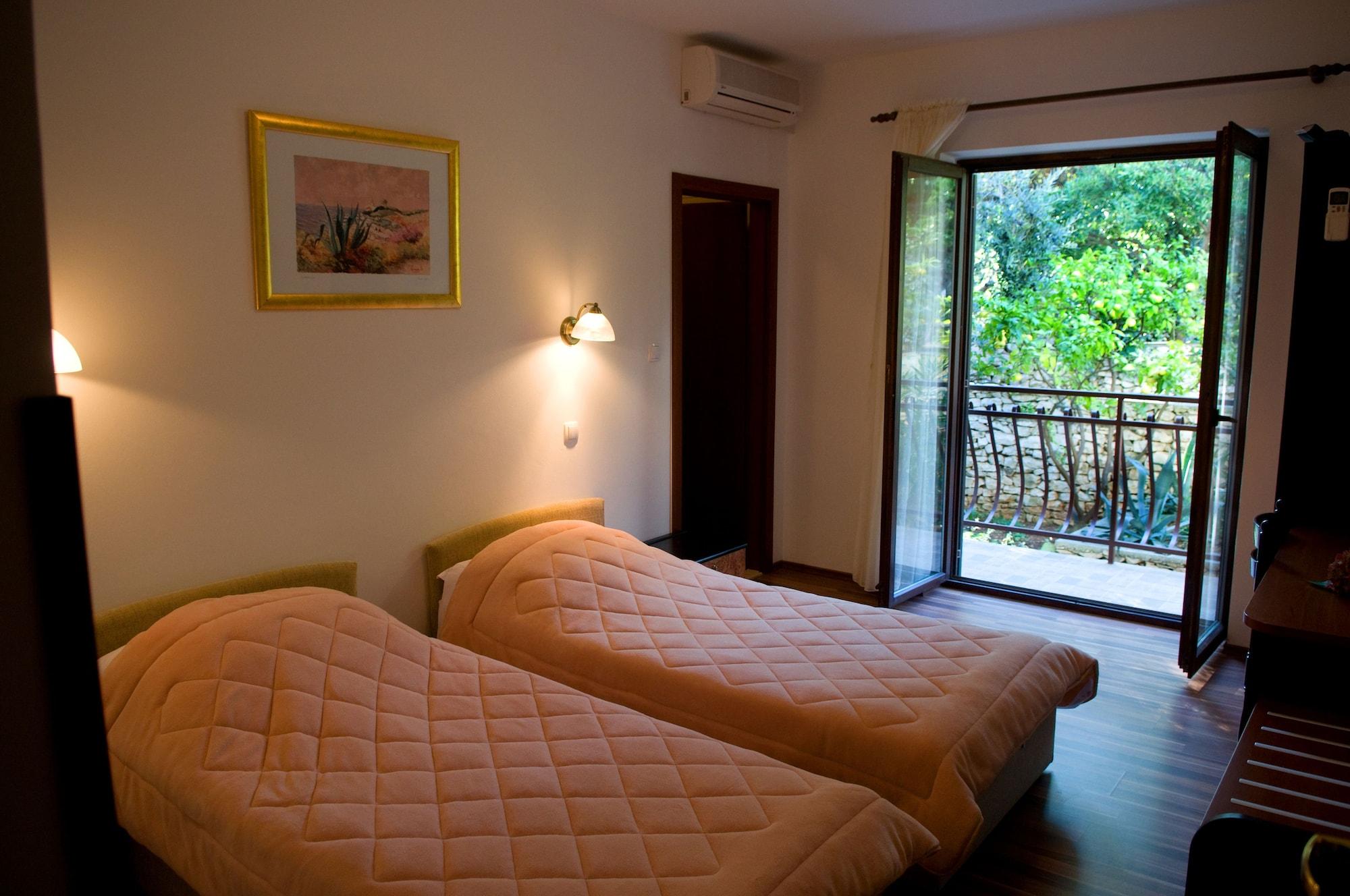 Tina Hotel 3*