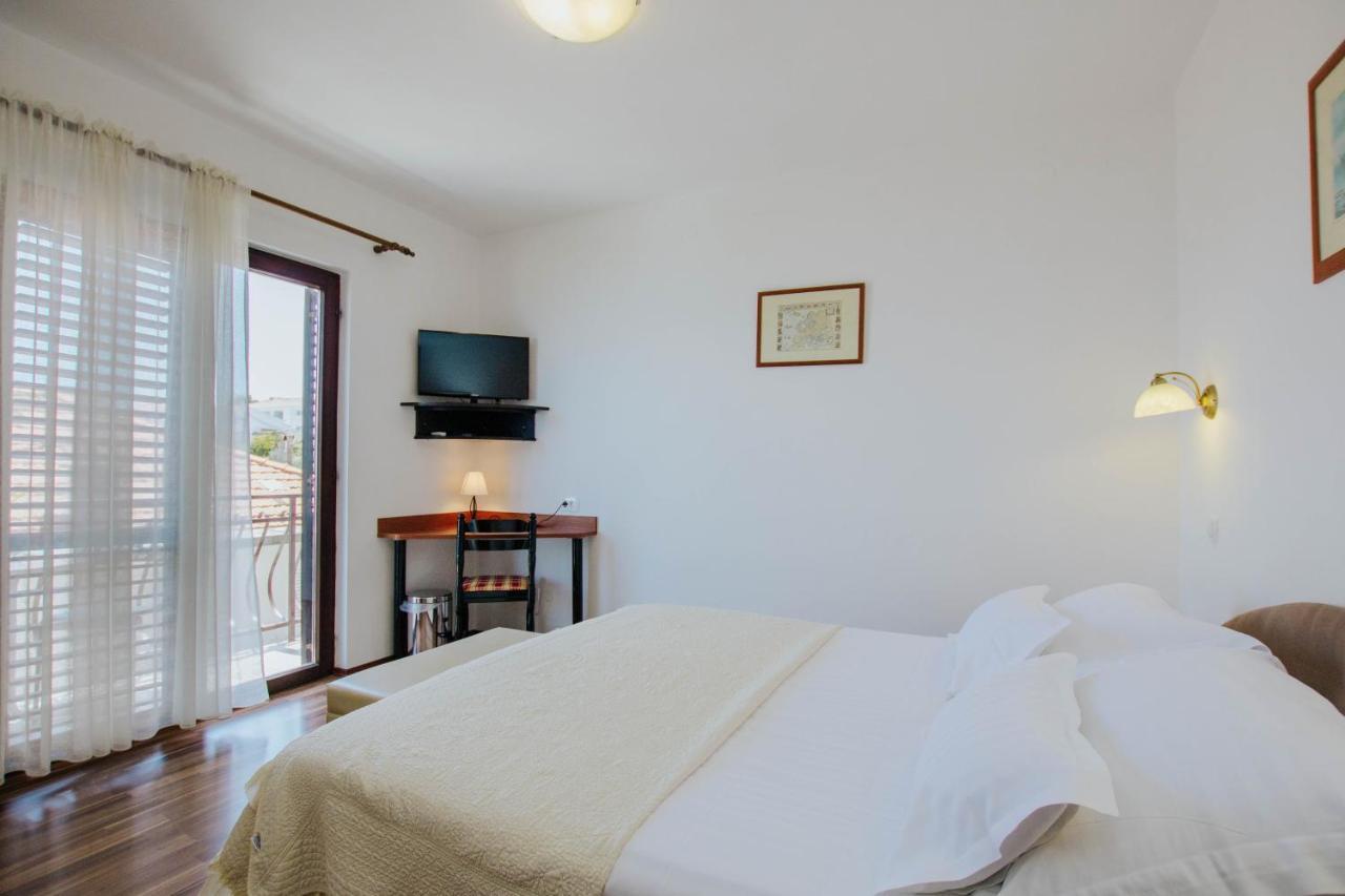 Hotel Tina Arbanija